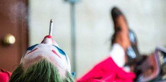 Finálny trailer k filmu Joker stiera tenkú hranicu medzi realitou a šialenstvom