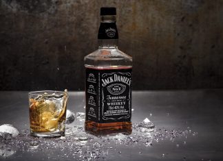 Ako správne piť whisky – návod pre gentlemanov!