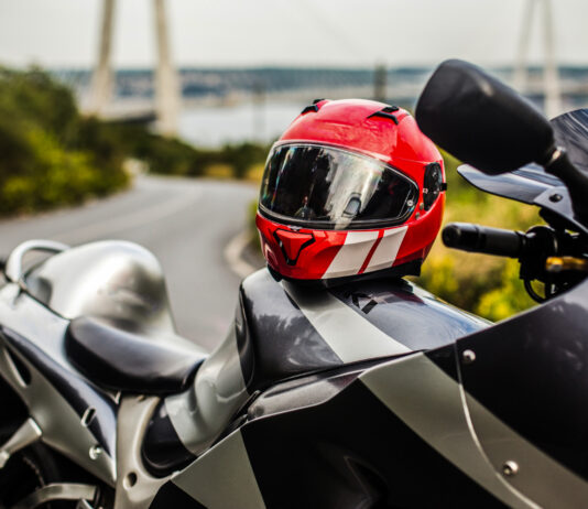 Prilba na motorku vs. prilba na skúter: Aký je medzi nimi rozdiel?